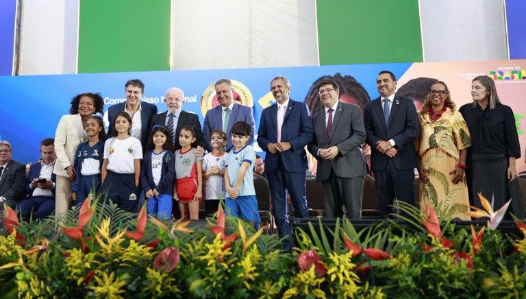 Brasil supera meta de alfabetização na idade certa