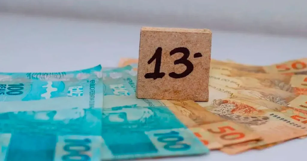 Servidores da rede estadual podem optar por receber 13º salário em parcela única até o fim de abril