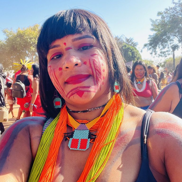 “Está em jogo nosso bem viver, nossa floresta e nosso território”, desabafa a indígena Rosilene Alves Tembé