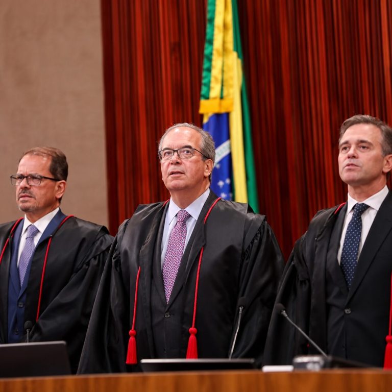 TSE derruba suspensão de Nunes Marques e libera ‘Exército do Lula’
